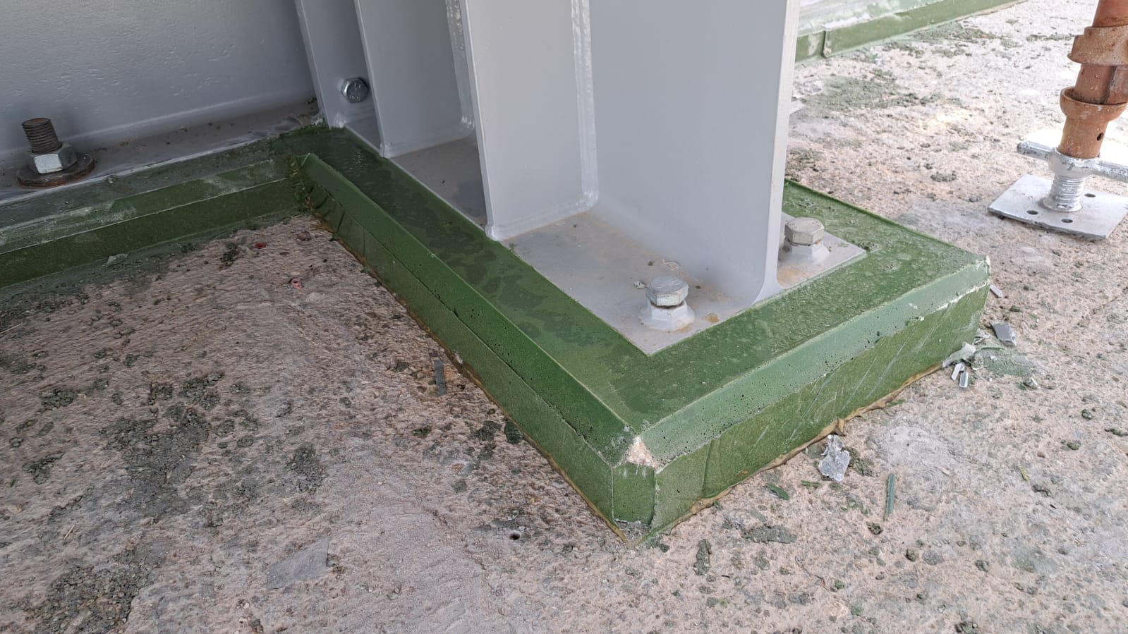 Concrete versus epoxy grout